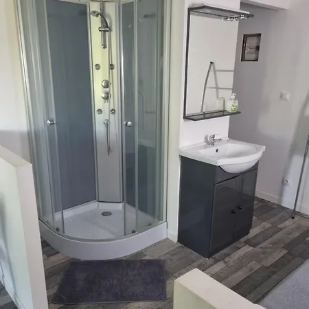 לינה וארוחת בוקר Petite Maison Independante Avec Jardin