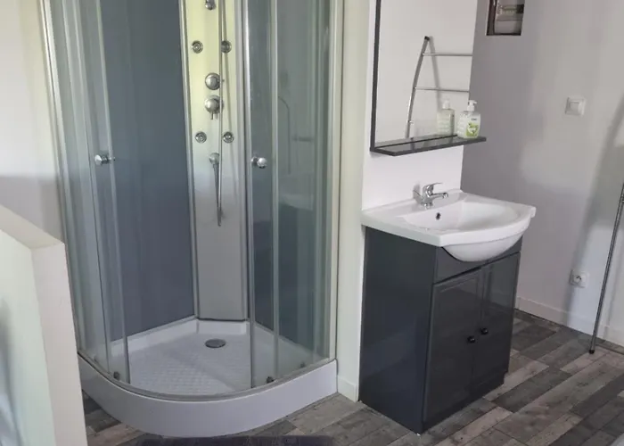 לינה וארוחת בוקר Petite Maison Independante Avec Jardin